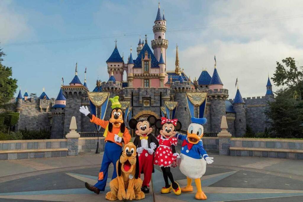 2 Miles To Disneyland -Free Parking! In Anaheim Ca Exterior photo